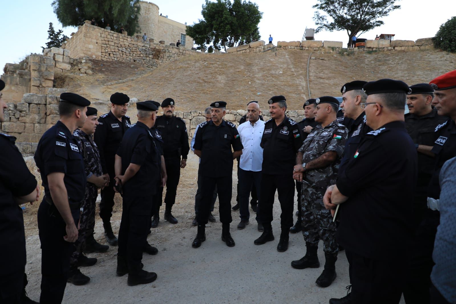 مدير الأمن العام يتفقّد موقع مهرجان جرش ويطّلع على الخطط الأمنية والمرورية الخاصة بالمهرجان