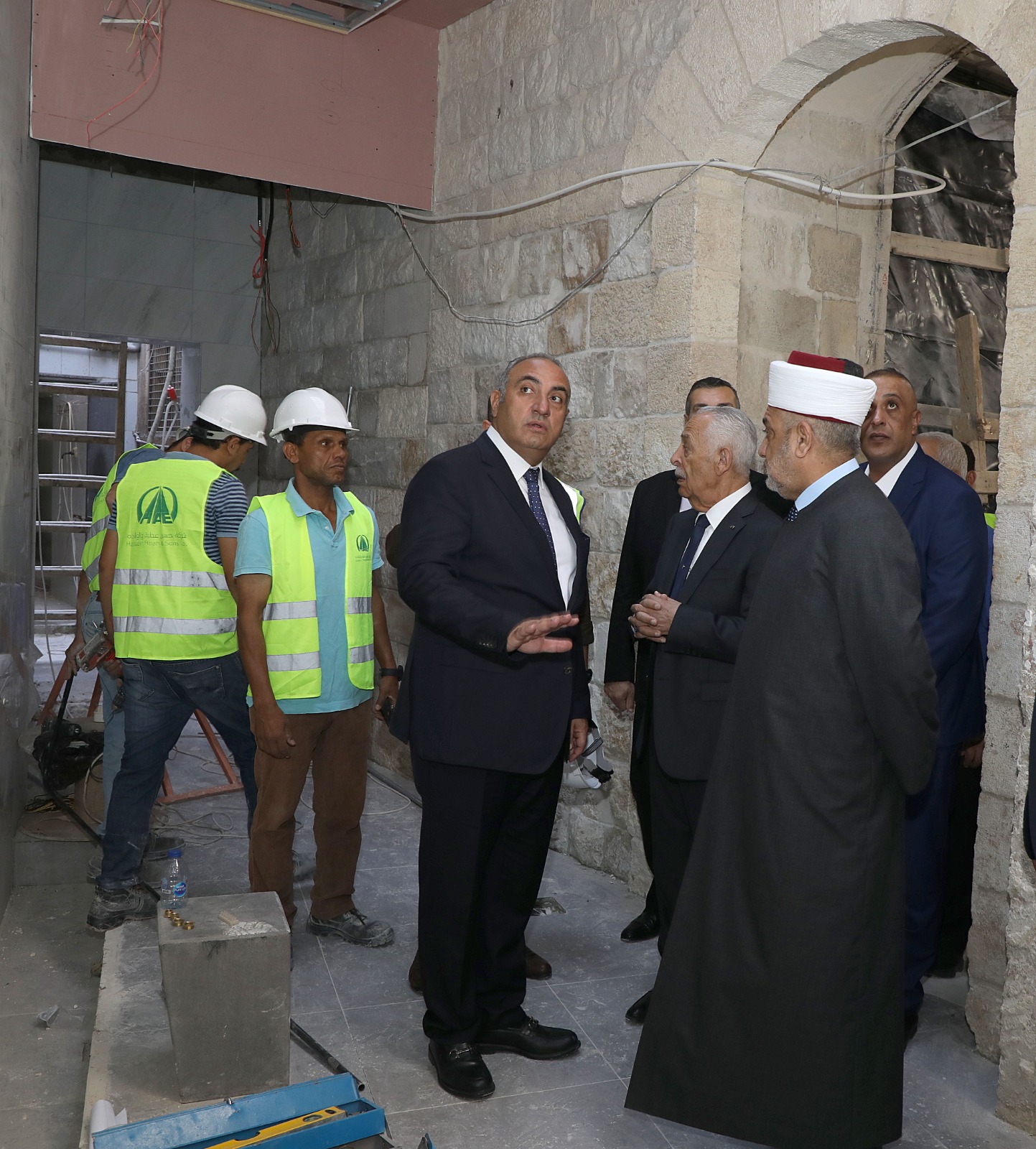 بالصور العيسوي ووزير الأوقاف وأمين عمان يتفقدون مشروع اعادة تأهيل المسجد الحسيني