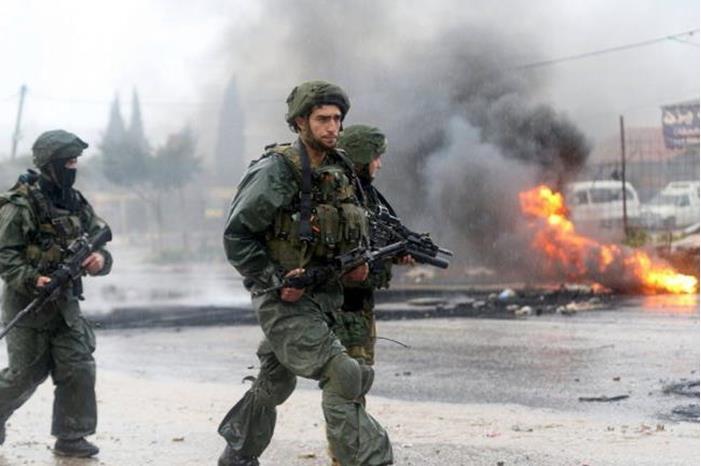 الاحتلال يعتقل 10 فلسطينيين من الضفة