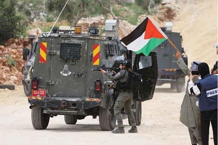 الاحتلال يعتقل شابا على حاجز عسكري غرب جنين