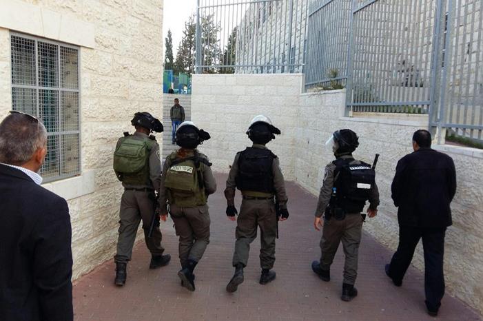 قوات الاحتلال تقتحم مدرسة بالقدس