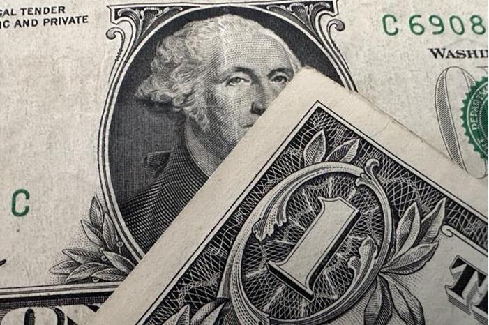 انخفاض الدولار أمام العملات الرئيسية