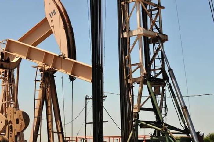 بيانات التضخم بأميركا تقفز بخام برنت لمستوى 80 دولارا للبرميل