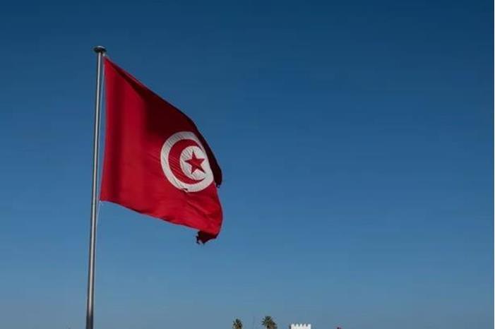 شاب ثلاثيني ينهي حياته بوسط الشارع في تونس