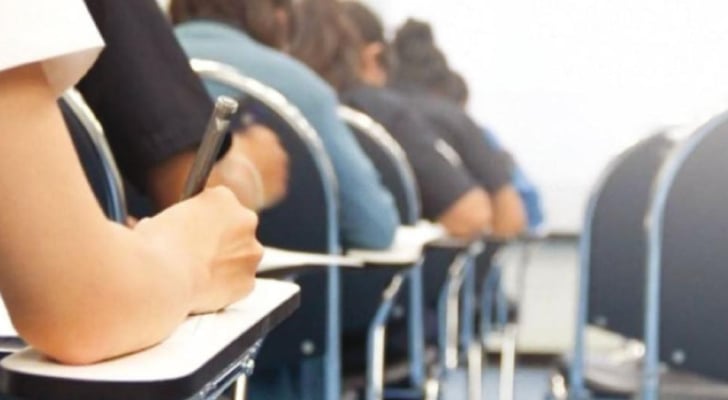 طلبة توجيهي يشكون من ضيق وقت امتحان الرياضيات الخميس