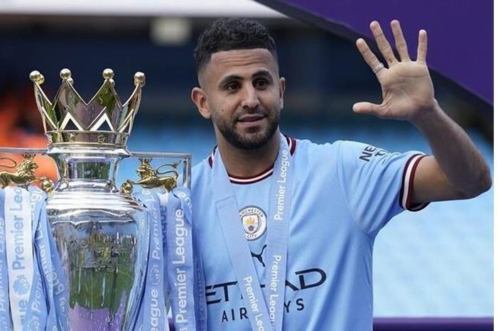 مانشستر سيتي يودع رياض محرز إلى الدوري السعودي