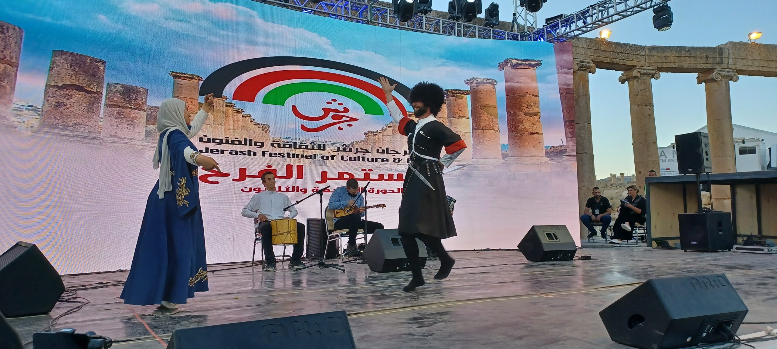 فعاليات الساحة الرئيسية بجرش تستحوذ على نصيب كبير من جمهور المهرجان وزواره