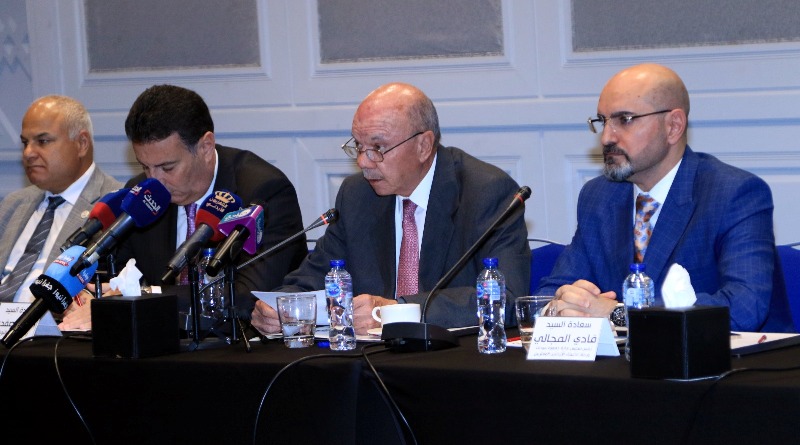 بالفيديو والصور .. الفايز يصف الأعلام الأردني بسلاح الدولة والصفدي يصفه بالمأكول والمذموم