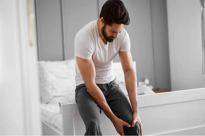 4 أسباب لألم الركبة.. تعرف عليها
