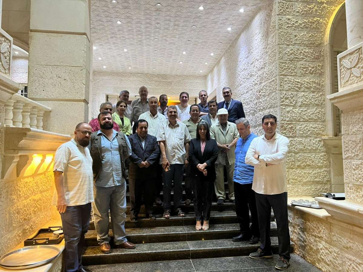 زملاء صحفيون يزورون الكاتب الساخر احمد الزعبي