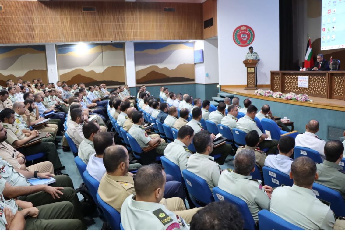 مدير عام المكتبة الوطنية يحاضر في كلية القيادة والأركان