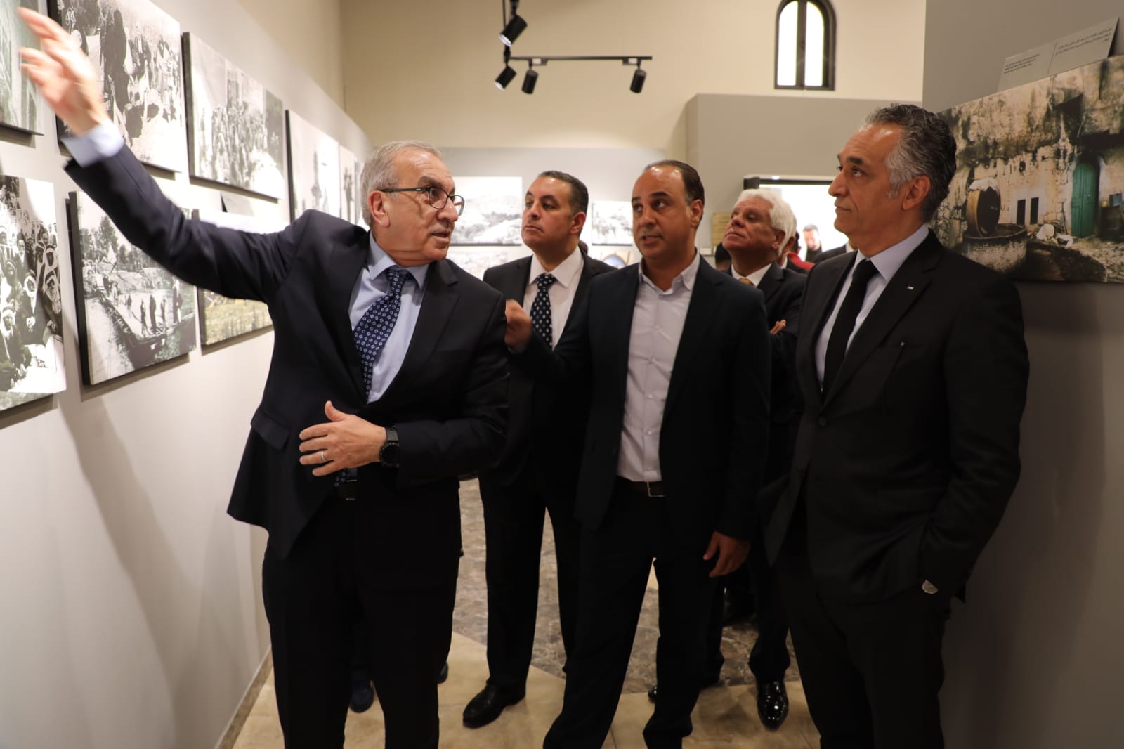 صورة حول : وزيرا السياحة والأشغال يتفقدان عددا من المشاريع في السلط وزيرا السياحة والأشغال يتفقدان عددا من المشاريع في السلط