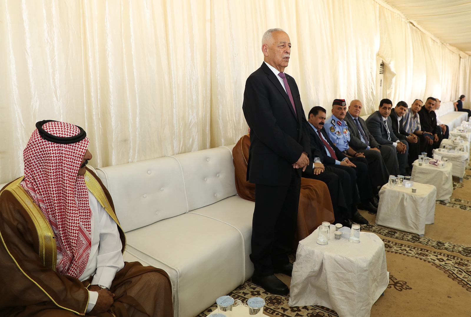 مندوبا عن الملك وولي العهد العيسوي يعزي عشيرة ابو الغنم وعشيرة العدوان
