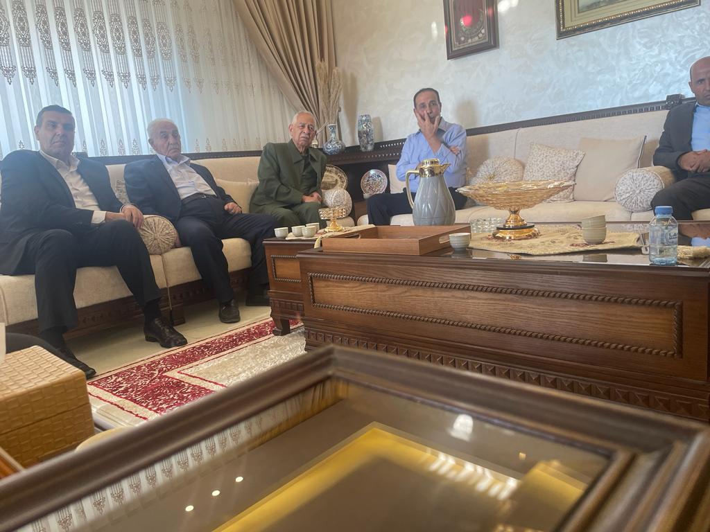 العيسوي يطمأن على صحة اللواء الركن المتقاعد خالد بني ياسين