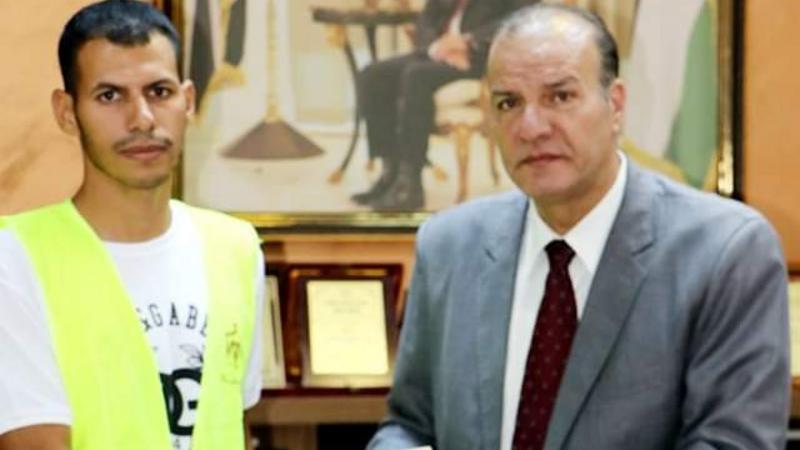 بلدية الطفيلة تكرم عامل وطن والسبب ...