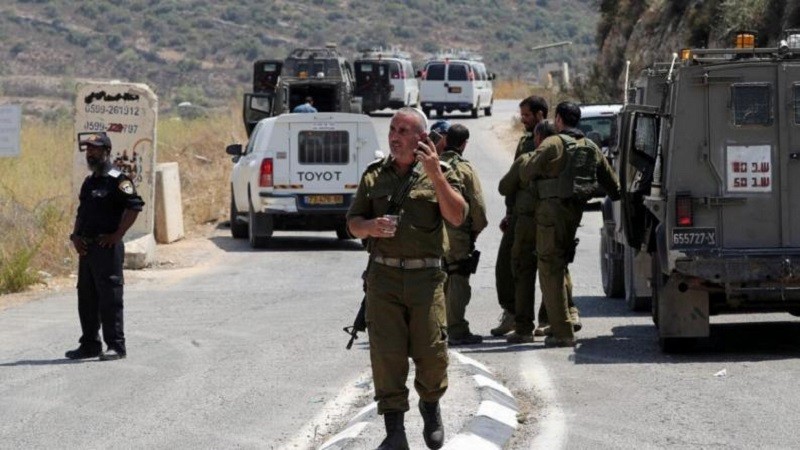 الاحتلال يعتقل 10 فلسطينيين ويغلق مداخل أريحا