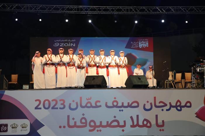 أمسية زاخرة بالأغاني التراثية واللوحات الفلكلورية في ليالي صيف عمان