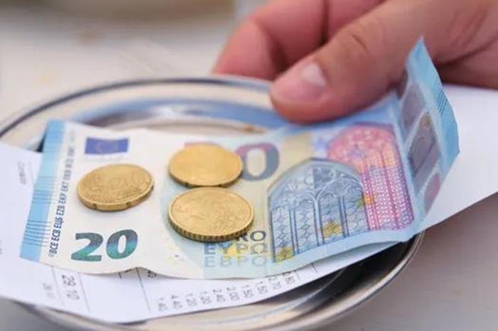 إيطاليا تدفع فاتورة مطعم تخلف سياح إيطاليون عن تسديدها