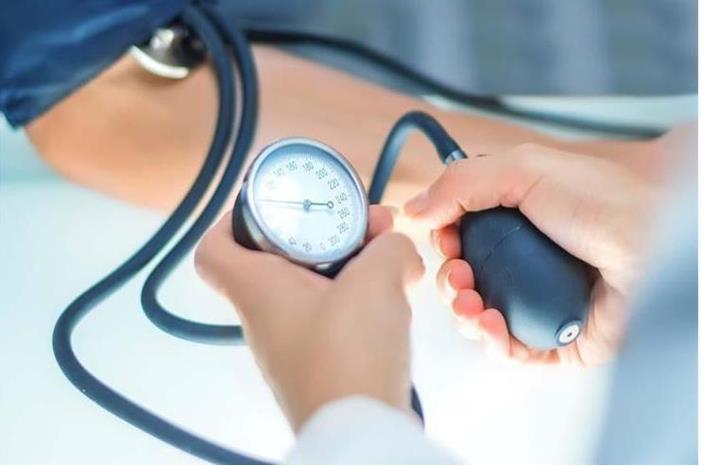 احذر تجاهلها.. علامات في قدميك تشير إلى ارتفاع ضغط الدم