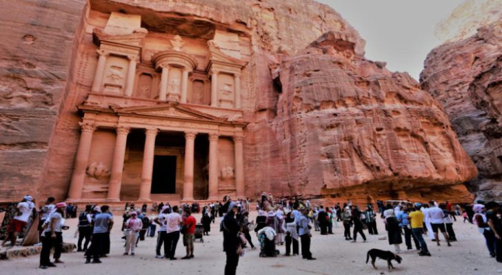 البترا تقترب من تخطي حاجز ٨٠٠ ألف زائر