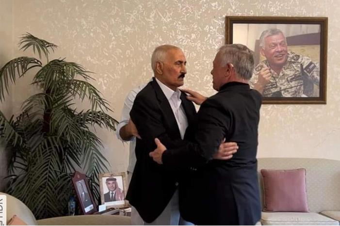 الملك يطمئن على الباشا عبدالرحمن العدوان