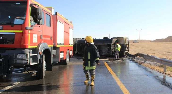 تدهور صهريج محمل بـالفوسفوريك على الصحراوي