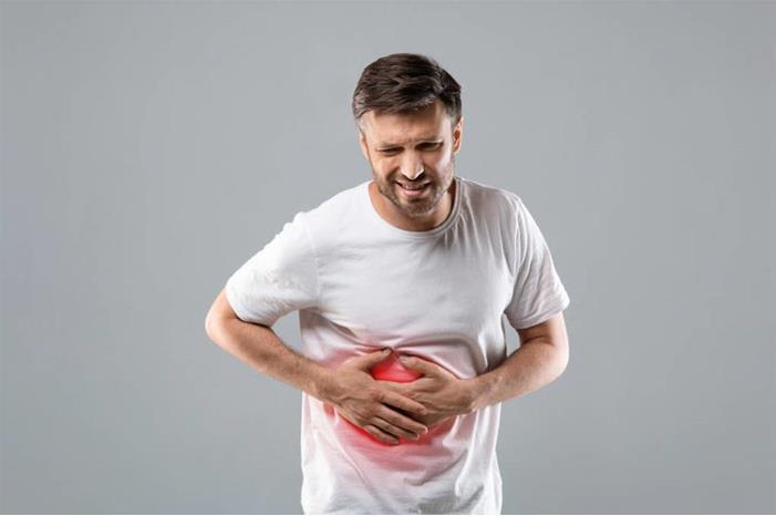 تظهر على القدمين.. إليك أعراض الإصابة بالكبد الدهني