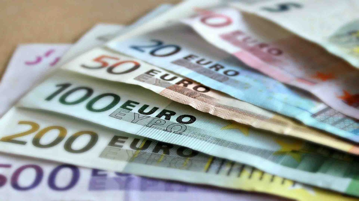 خطأ في البيانات يمنح موظفا هنغاريا 388 ضعف راتبه