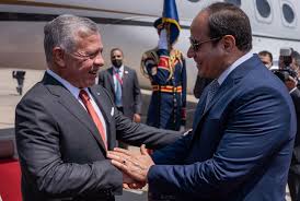 الملك يصل إلى مصر  