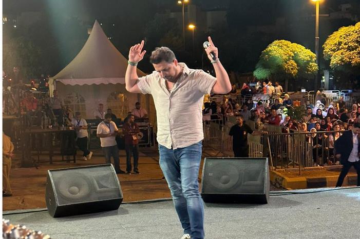 توفيق الدلو يشعل المسرح بحفل مميز في مهرجان صيف عمان - صور