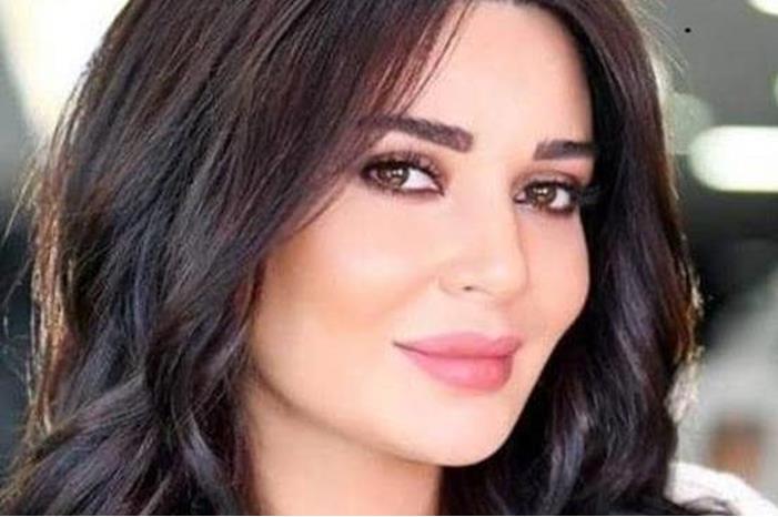 سيرين عبد النور تشارك صورة برفقة شقيقها