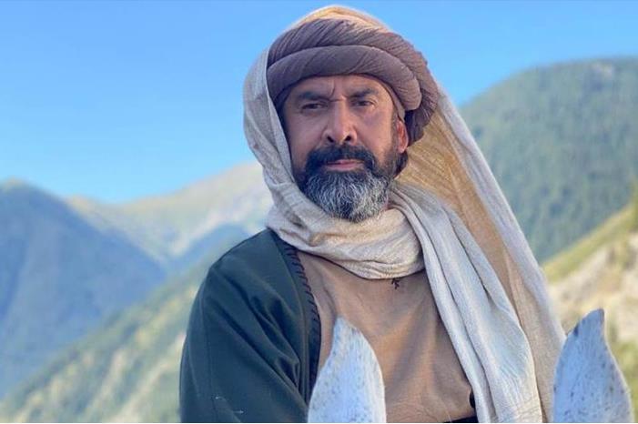 شاهد : صورة جديدة من كواليس مسلسل "الحشاشين" لكريم عبدالعزيز