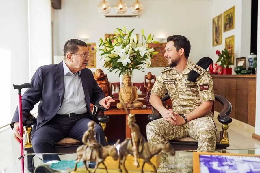 ولي العهد يطمئن على صحة طالب الرفاعي