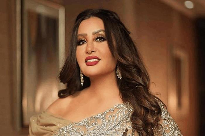 عروسان يفاجئان لطيفة التونسية خلال حفلها في قرطاج