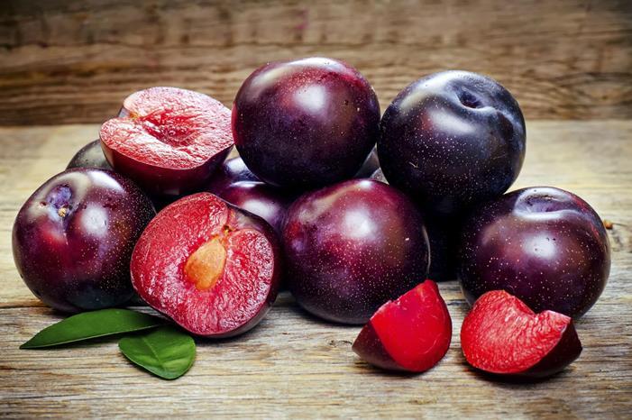 فئات ممنوعة من تناول البرقوق