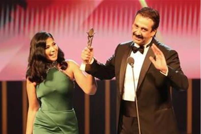 كريم عبد العزيز يكشف عن تعاونه مع منى زكي بعد غياب 14 عاماً