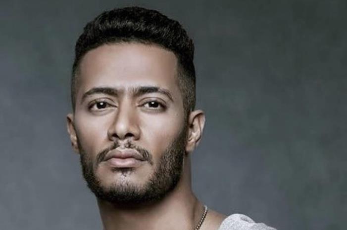 محمد رمضان يحتفل بميلاد زوجته -صورة