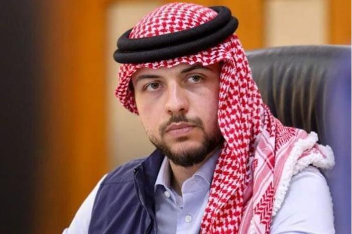 ولي العهد يهاتف العقيد عامر السرطاوي معزيا بوفاة والده