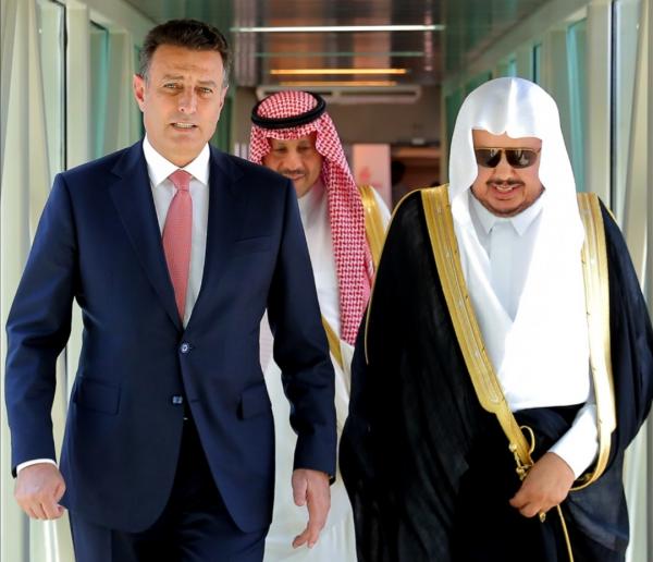 صورة حول : الصفدي يستقبل رئيس مجلس الشورى السعودي الصفدي يستقبل رئيس مجلس الشورى السعودي