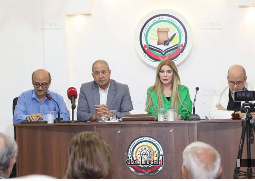 ندوة في "منتدى البيت العربي" تناقش واقع الصحافة الورقية في وجود وسائل التواصل