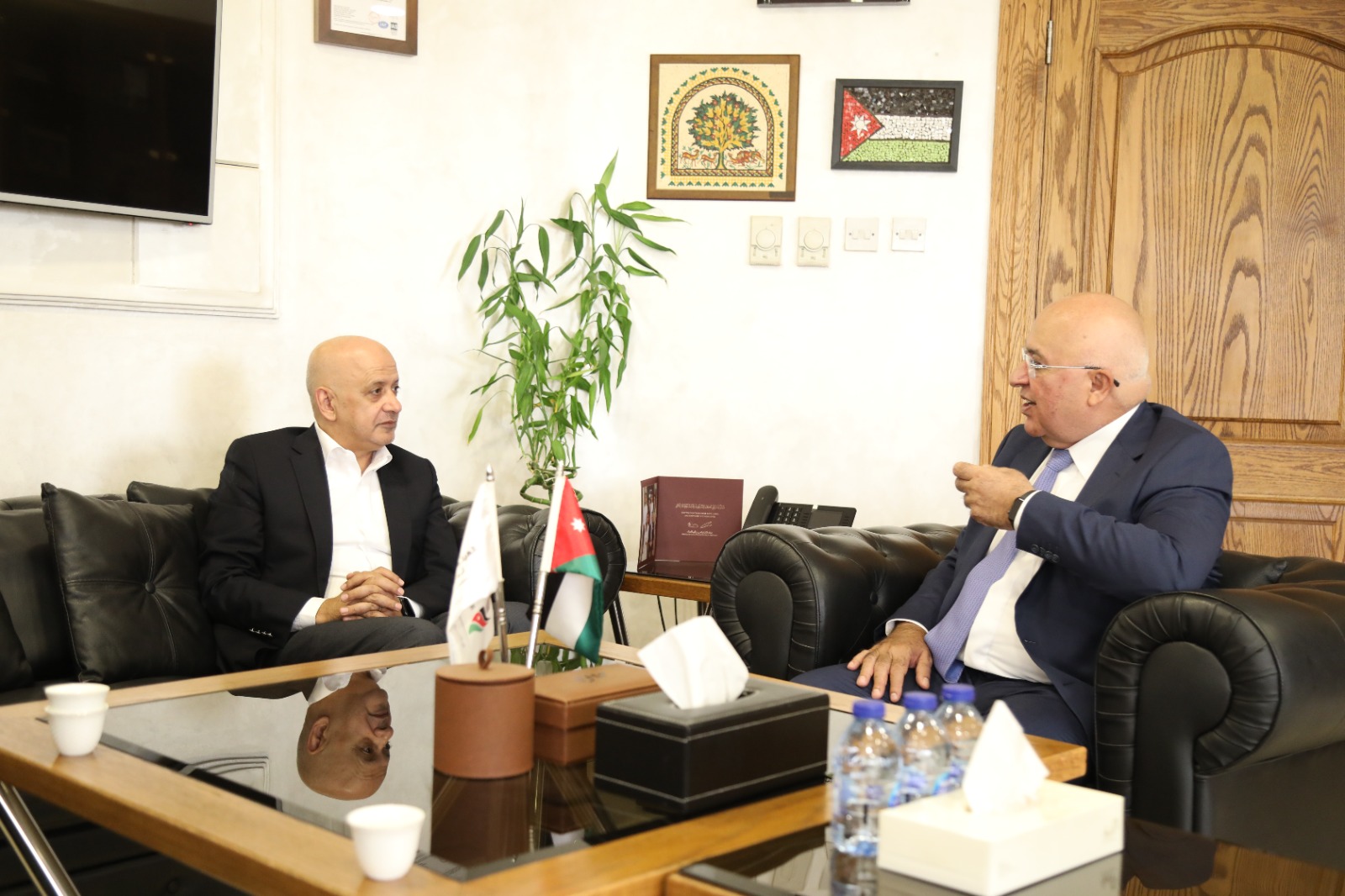 المستقلة للانتخابات وتجارة الاردن تبحثان تنفيذ حملة اعلامية للقطاع التجاري والمراكز التجارية