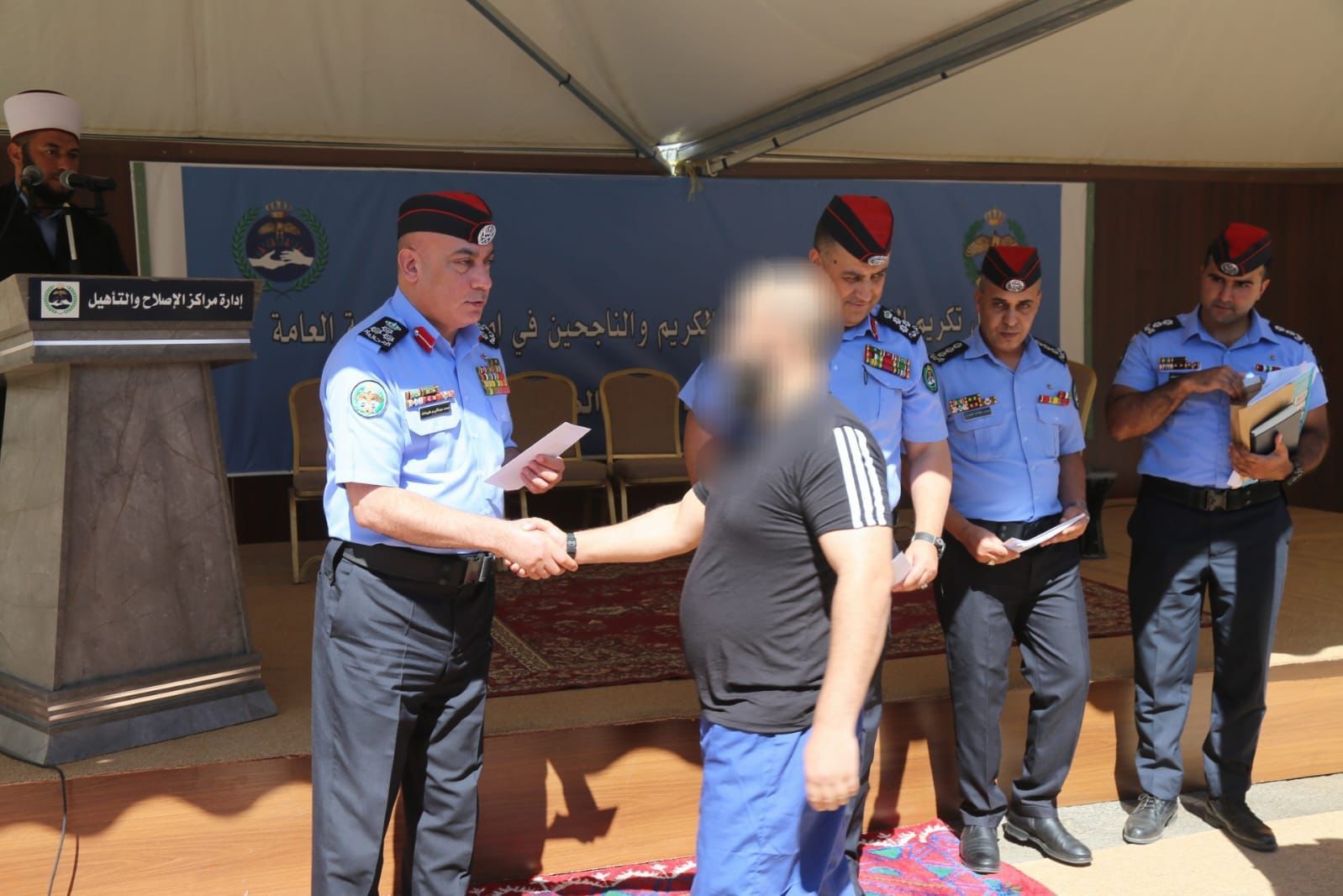 مديرية الأمن العام تكرم النزلاء من حفظة القرآن والناجحين في الثانوية