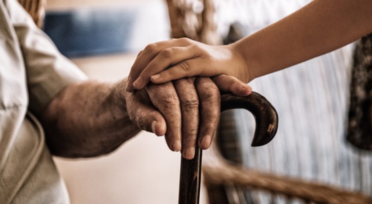 أكثر من ١٤ ألف معمّر يتجاوزون الـ ١٠٠ عام في إنجلترا وويلز