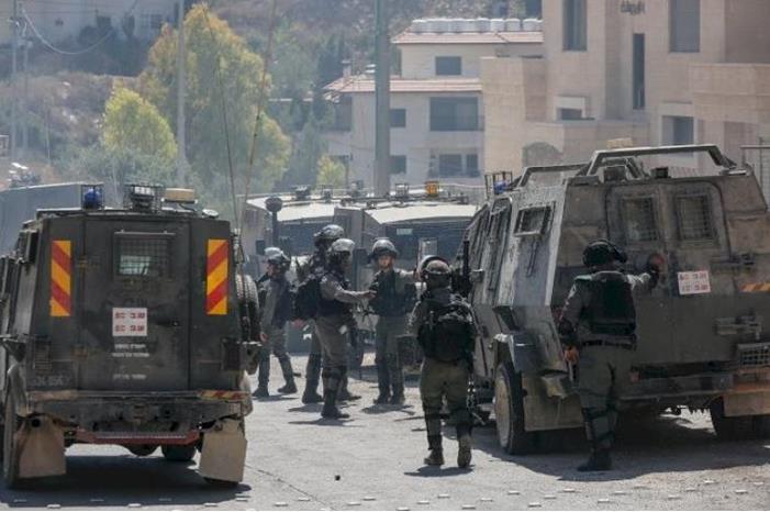 الاحتلال يعتقل 4 فلسطينيين من القدس