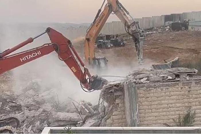 الاحتلال يهدم مباني سكنية ومنشآت صناعية في القدس