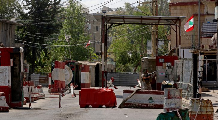 الجيش اللبناني يؤكد تواصل الاشتباكات في مخيم عين الحلوة