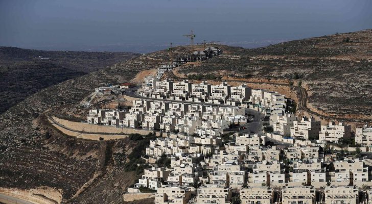 لتوسيع المستوطنات.. جرافات الاحتلال تواصل تجريف ٥٠ دونمًا في بروقين