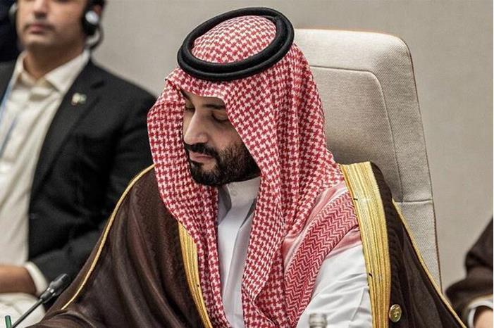 محمد بن سلمان يغادر سلطنة عمان