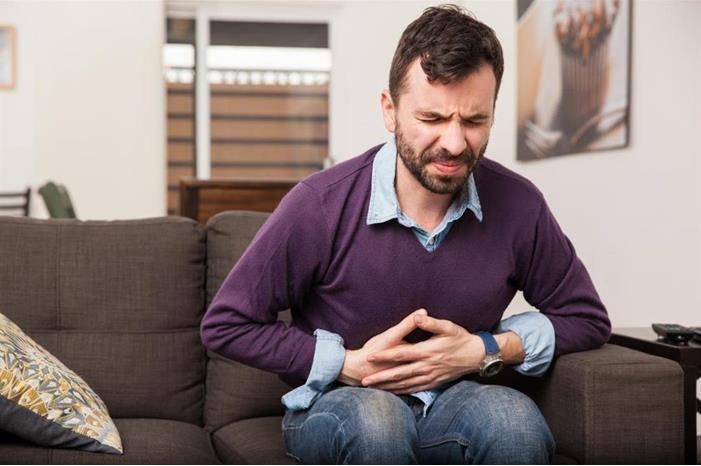 هل ارتفاع الكوليسترول يسبب ألمًا في المعدة؟