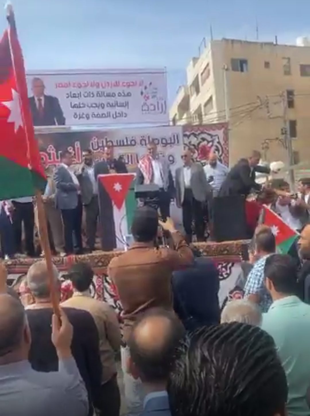صورة حول : فيديو وصور .. وقفة تضامنية في البلقاء لحزب إرادة دعما لغزة في البلقاء فيديو وصور .. وقفة تضامنية في البلقاء لحزب إرادة دعما لغزة في البلقاء